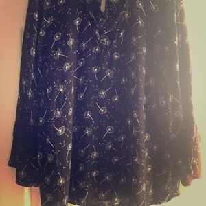 Flow-y black/dandelion shirt with doily details,